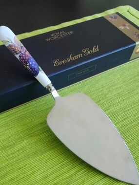 Cake slice by Royal Worcester